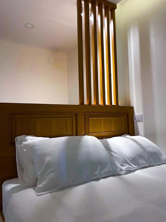 TJ Boutique Hotel Uthai Thani Extérieur photo