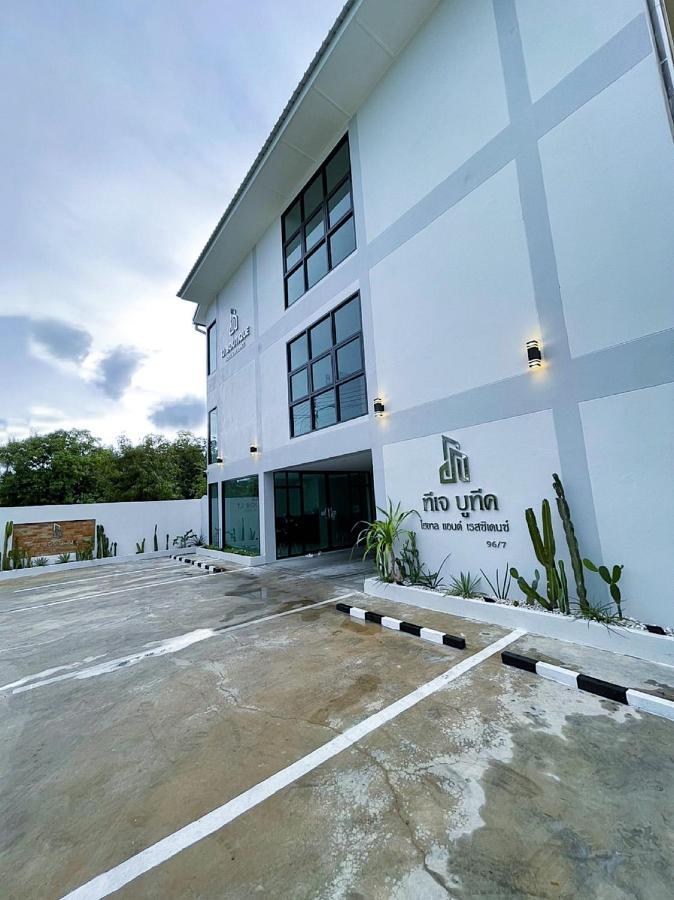 TJ Boutique Hotel Uthai Thani Extérieur photo